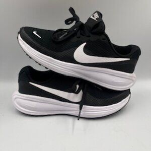 Nike Revolution 8 Women’s Sz 6.5 Running Shoes Black & White